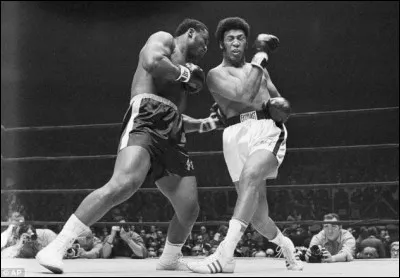 Ce boxeur conserve, &agrave; deux reprises en 1970, son titre de champion du monde poids lourds, c'est ...