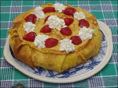 Quel gâteau présenté comme un framboisier habillé de crêpes, sera le bienvenu après une journée aux sports d'hiver ?