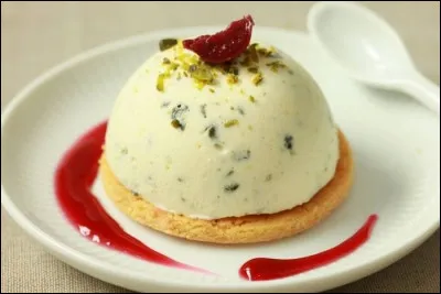 Lequel est un dessert glacé sans cuisson à base de crème fraîche et d'ufs et d'un élément donnant le parfum ?