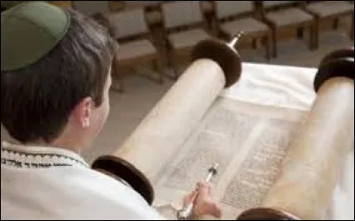 La ... Mitzvah est une cérémonie de confirmation religieuse d'un jeune garçon juif.