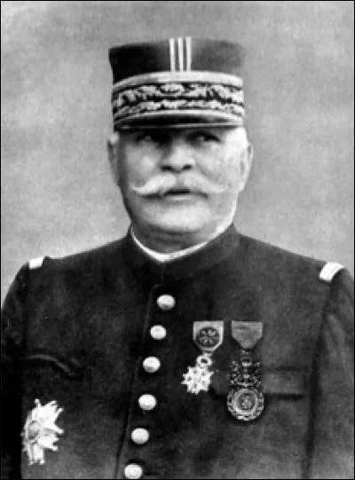 Qui est ce Joseph, général de division, généralissime en 1911, chef suprême des armée françaises (1914-1916) puis maréchal de France en 1916, mort en 1931 ?