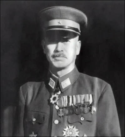 Qui est ce Mitsuru, général japonais qui dirige les troupes japonaise lors de la bataille d'Okinawa en 1945, il se suicide de manière rituelle pour échapper aux affres de la défaite ?