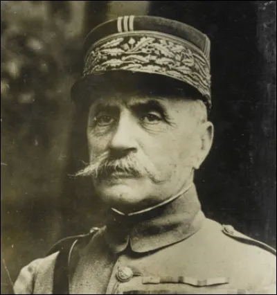Qui est ce Ferdinand, général de corps d'armée puis maréchal de France, généralissime des armées alliées en 1918, mort 1929 ?