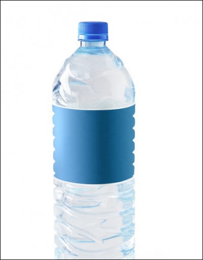 Une bouteille en plastique dure :