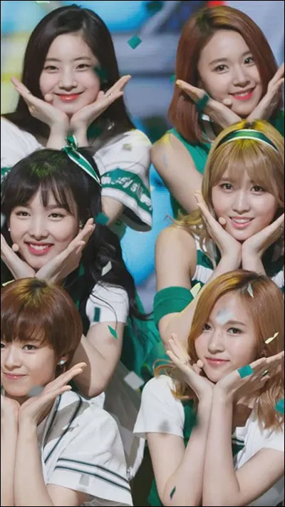 Quelles membres des Twice célèbre la phrase "Shy Shy Shy" ?
