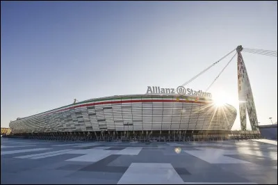 Quel club joue à l'Allianz Stadium ?