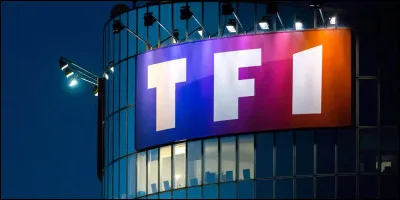 Qui a présenté l'émission « Téléfoot » sur TF1 entre janvier 2005 et mars 2008 ?