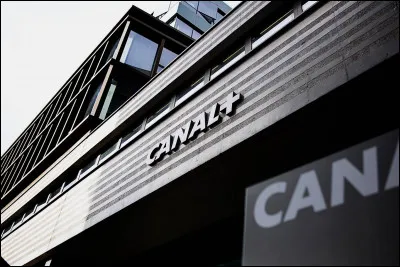 Quelle émission phare de Canal + a été diffusée de 1990 à 2016 tous les dimanche soir à 23h15 ?