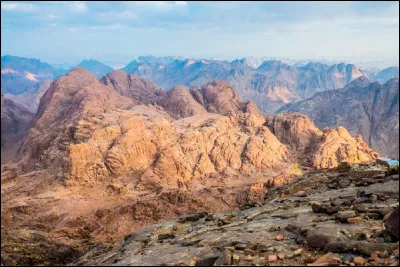 Quel mont célèbre est situé en Egypte ?