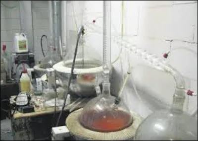 Lequel de ces bâtiments a été transformé en laboratoire de drogue ?