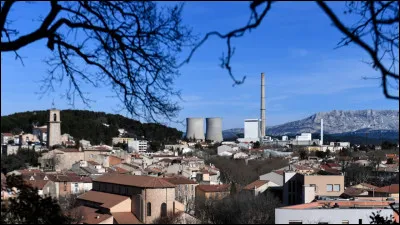 Ville de 20 000 habitants du département des Bouches-du-Rhône, centre industriel du charbon et de l'aluminium :