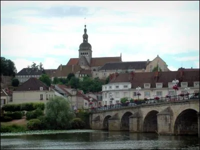 Ville de 5 500 habitants de Franche-Comté, située sur la Saône :