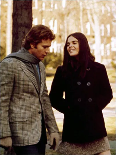 Dans ce film américain, Oliver Barrett (Ryan O'Neal), étudiant en droit à Harvard, issu d'une famille aisée, rencontre Jennifer Cavalleri (Ali MacGraw) à la bibliothèque où elle travaille pour payer ses études. C'est ...