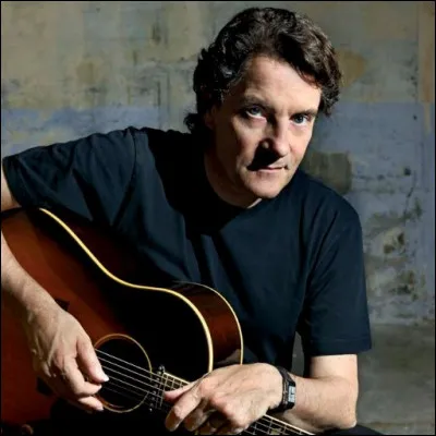 Restons sur l'album Sarbacane, à quel chanteur est dédié la chanson "Dormir debout" ?