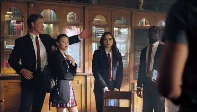 Comment s'appelle la société secrète de Stonewall Prep ?