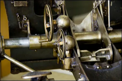 J'ai joué dans "Les pleins pouvoirs" et "Bonnie and Clyde". Qui suis-je ?