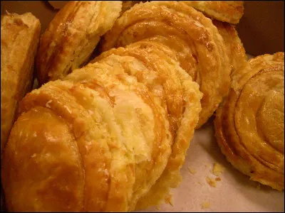 Je me fais remarquer dans "Flic ou voyou" et "L'Été meurtrier". Je suis donc :