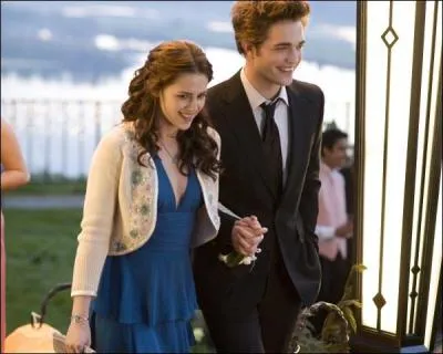 Comment s'appellent les deux personnages principaux de Twilight ?