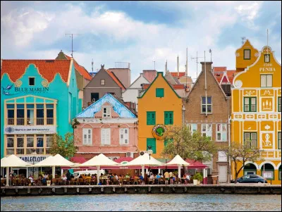 À Curaçao, l'eau de mer est :