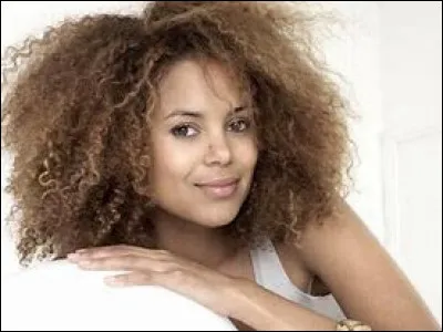 Qui est cette Sophie, mannequin, actrice, animatrice de télévision et présentatrice du magazine "Échappées belles" ?