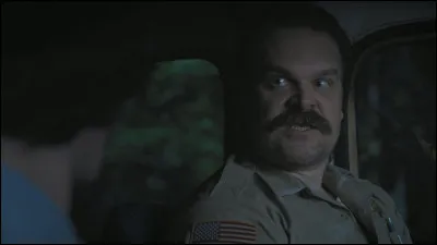 Qu'est-ce que Hopper a dit à Mike pour qu'ils en viennent à mentir à Eleven ?