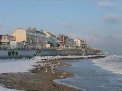 Je vous emmène en Normandie à Luc-sur-Mer. Station balnéaire de la Côte de Nacre, elle se situe dans le département ...
