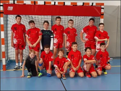 Lors de la saison 2019-2020, contre quelle équipe nos -13 masculins ont-ils empoché leurs 2 seules victoires lors de la première phase du championnat interdépartemental ?