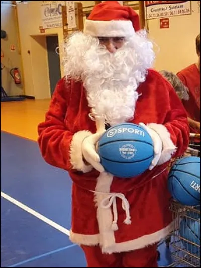 Quel Cadeau principal ont re&ccedil;u les enfants de l'Ecole de Mini Basket lors du dernier Noel ?