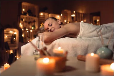 Trouvez l'huile essentielle qui a des vertus antiseptiques, anti-bactériennes, antivirales et antifongiques :