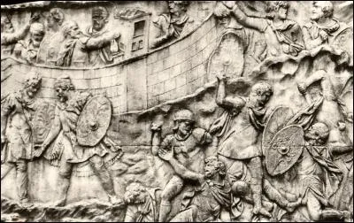 L'armée romaine était l'une des plus efficaces de l'antiquité. Elle fut réorganisée par un grand général romain de l'époque de la République. Lequel ?