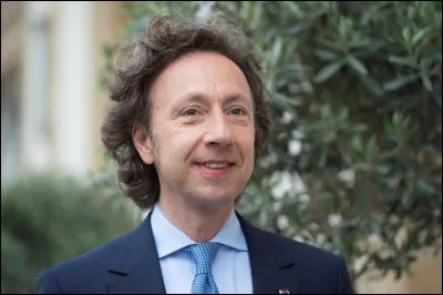 Retrouvez son identité :