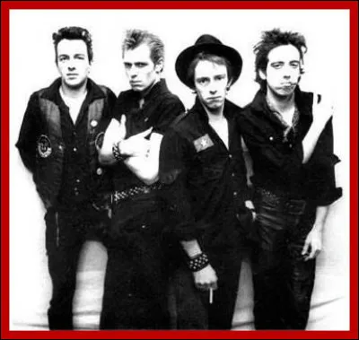 Quel groupe anglais a chanté "Ivan meets GI Joe" ? (Ivan rencontre le GI Joe)