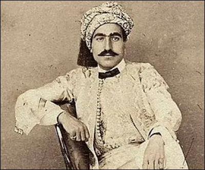 Quel Tunisien nommé bey (titre) a fait de son amant un premier ministre ?