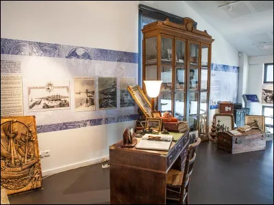 Dans quelle ville située au bord de la Méditerranée le musée de la mer se trouve-t-il ?
