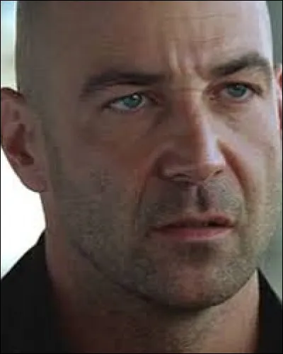 Agent infiltré à la CIA pour un trafiquant d'armes français, comment s'appelle-t-il ?