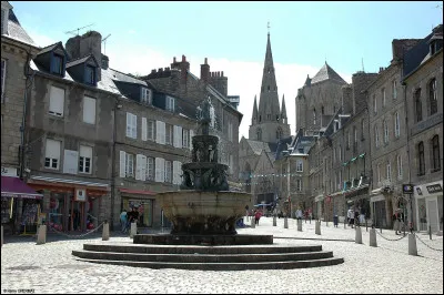 Ville bretonne de 7 000 habitants, traversée par le Trieux, sous-préfecture des Côtes-d'Armor :