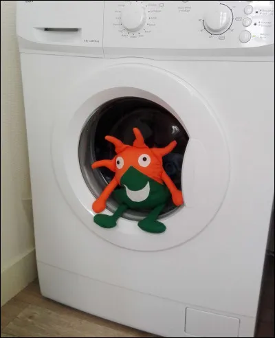 Quel pourcentage d'économie d'énergie peut-on obtenir en privilégiant un cycle à 30 °C au lieu de 60 °C ?