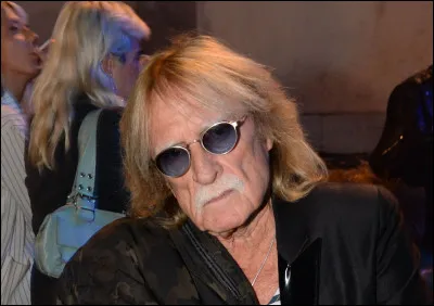 De quelle couleur sont les mots dans le titre d'une chanson de Christophe ? Ils sont ...