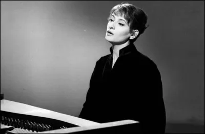 Quelle chanson de Barbara commence avec les mots suivants : "Un beau jour ou peut-être une nuit Près d'un lac, je m'étais endormie..." ?