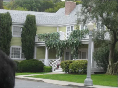 Comment se prénomme Mme Kemper, propriétaire de cette maison ?