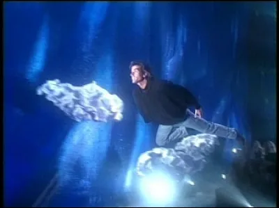 Il a remporté 11 Guinness World Records et une étoile sur le Hollywood Walk of Fame. Il a reçu la distinction de chevalier des arts et des lettres par le gouvernement français.