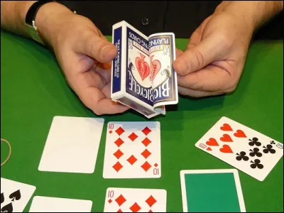 Cette légende vivante avec son tour "CIB" a bluffé Penn & Teller. Son tour "L'imprimerie" a tellement été vendu dans le monde qu'il a pu acheté sa première maison !