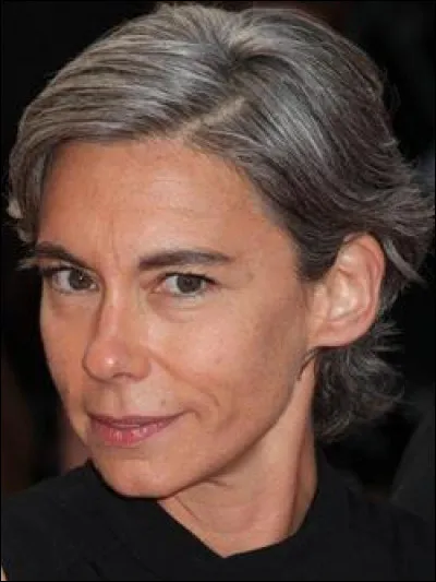 Qui est cette Elisabeth, journaliste et écrivaine ?