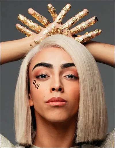 Vous le connaissez probablement pour ses chansons, mais il est avant tout YouTubeur. Qui est-ce ?