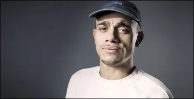 YouTubeur depuis des années, il a sorti son tout premier album il y a quelques mois, ce Youtubeur est...