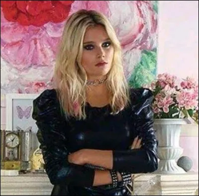 Quand Ambre commence-t-elle à devenir gentille dans la saison 3 ?