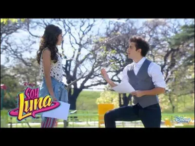 Dans la saison 1, quelle pièce de théâtre jouent Luna et Matteo ?