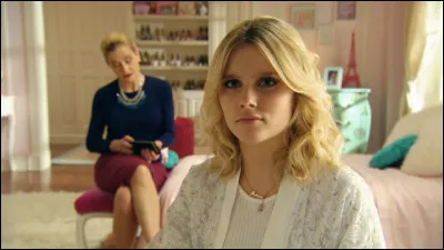 Dans la saison 1, quel cadeau Sharon offre-t-elle à Ambre pour son anniversaire ?