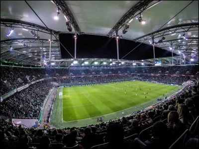 Quel club joue à la Volkswagen Arena ?