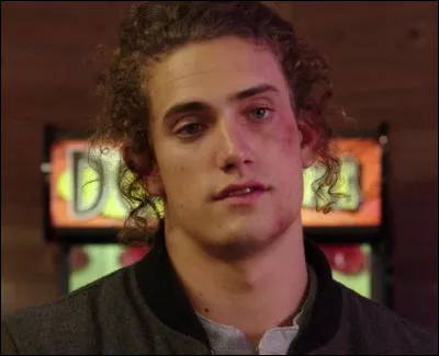 Qu'a fait Toppen pour se faire pardonner par Elle ?